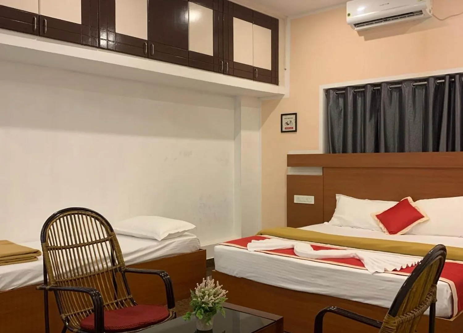 ** Hotel Adi Deva Inn Guruvāyūr India